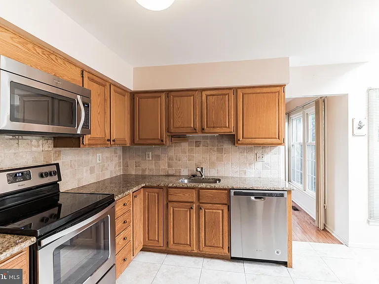 48 Stonehurst Ct — Photo 6
