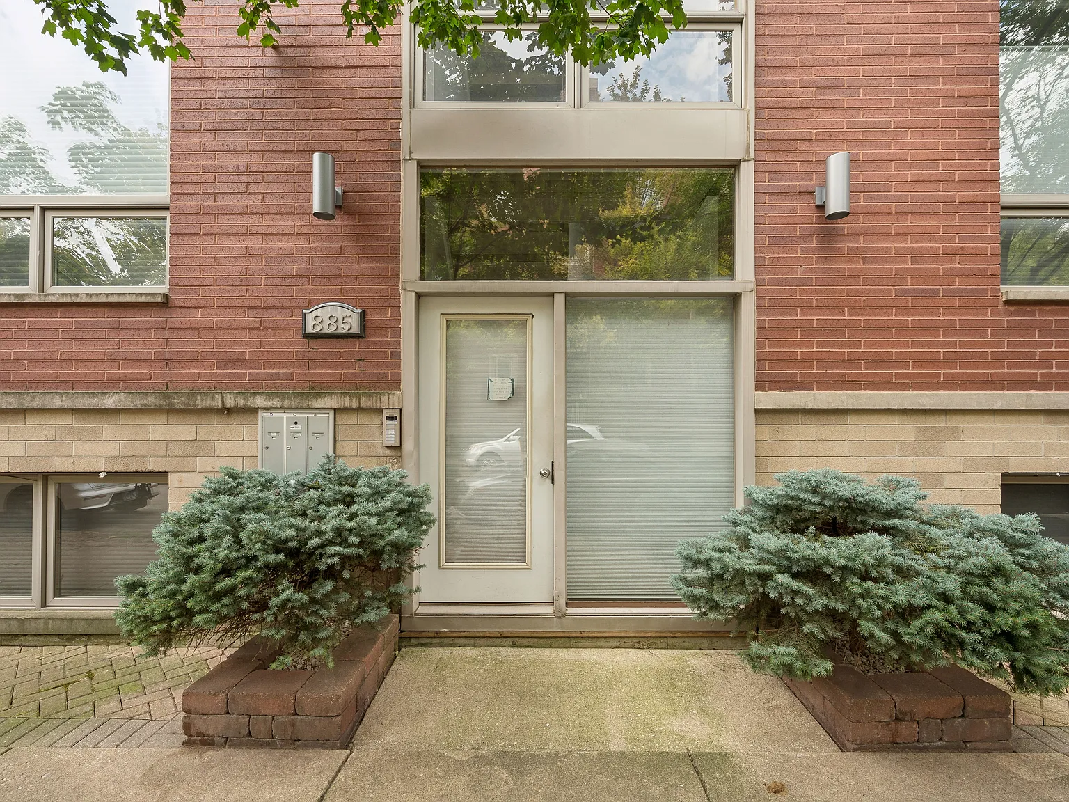 3 bed, $5,250 — Photo 2