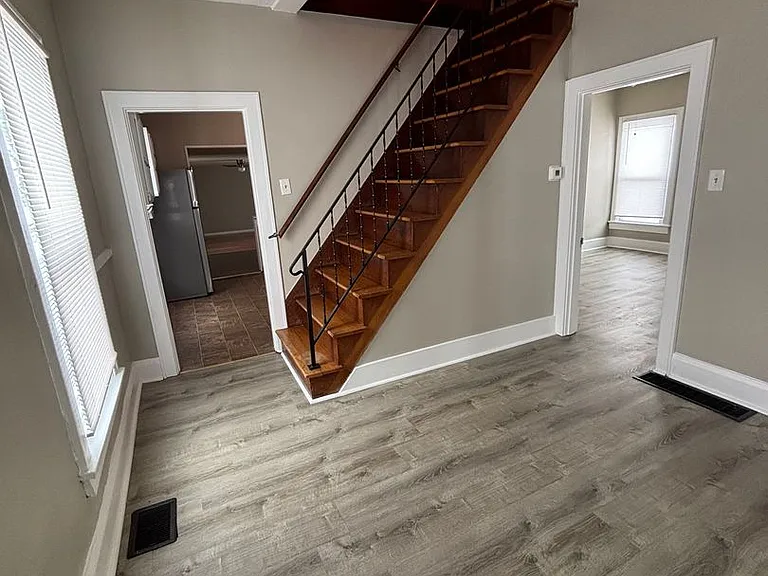 122 Fairlawn Ave — Photo 4