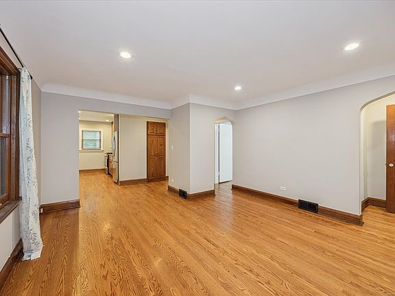 5th image of 9048 Maple Ave