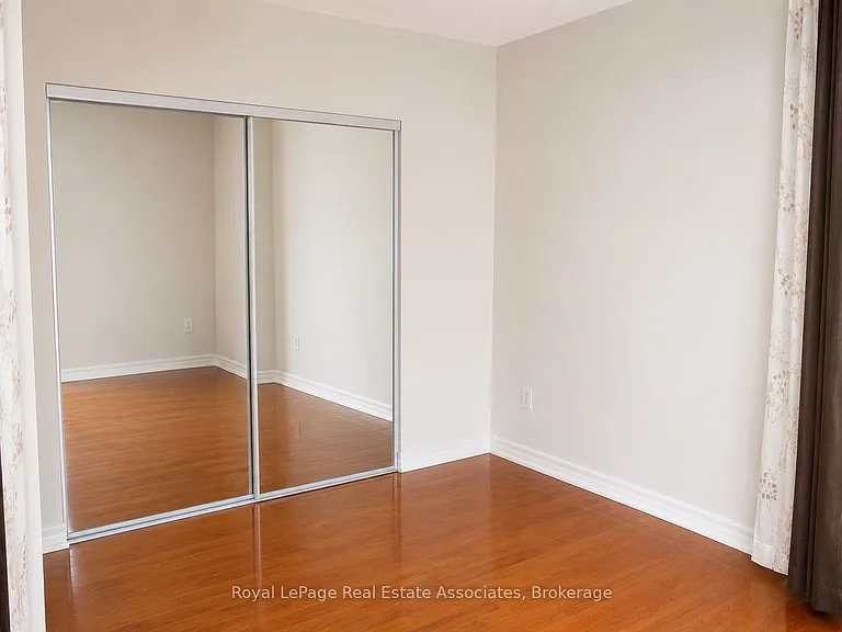 65 Bremner Blvd #4211 — Photo 8