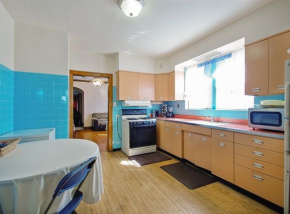 5th image of 6734 N Artesian Ave