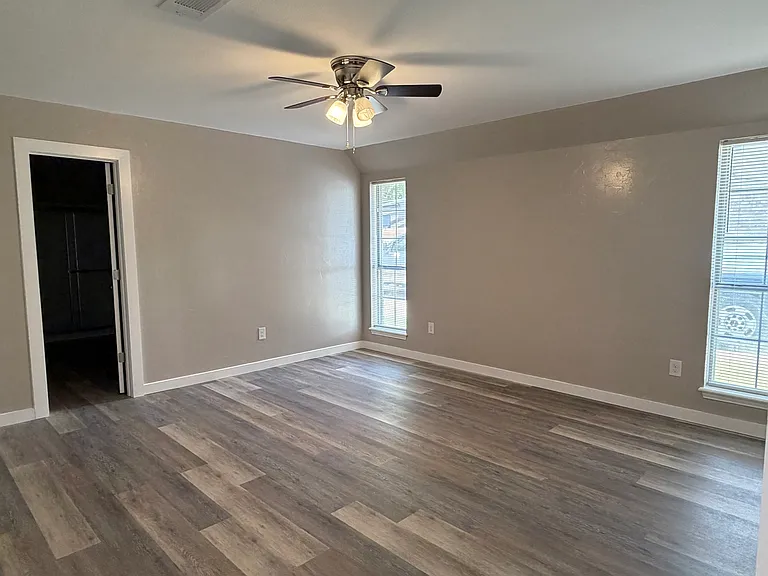 208 Hollie Cir — Photo 7
