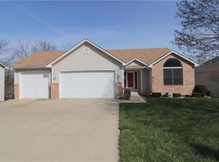1105 NW Heatherwood Dr, Blue Springs, MO 64015