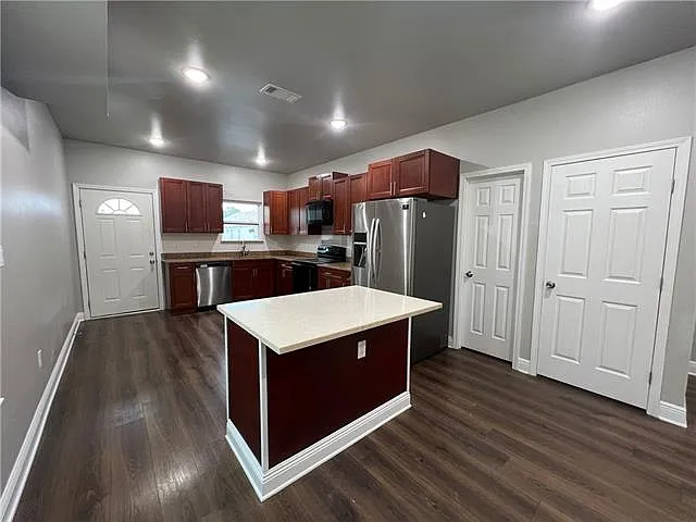 1216 Gordon St — Photo 3
