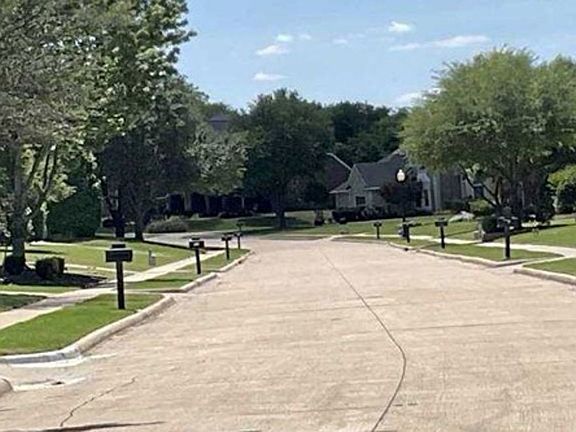Exterior Neighborhood (street photo)