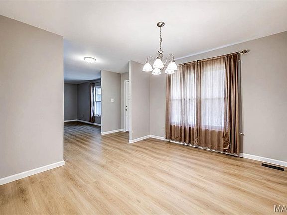 3rd image of 12732 Glenage Dr