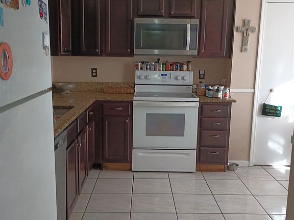 5th image of 557 Shadow Glenn Pl
