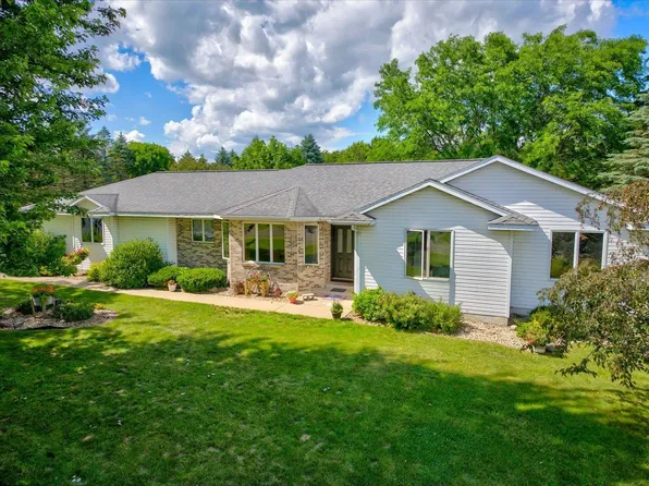 W7852 Donlin Dr, Pardeeville, WI 53954