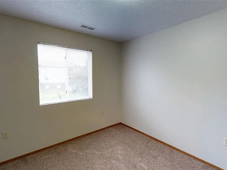 Oxbow Park Apartments — Photo 48