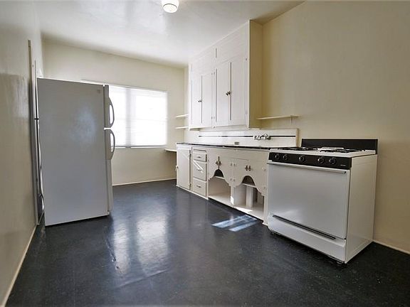 4th image of 3671 Georgia St