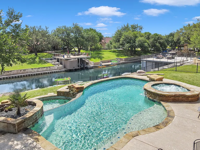 Lazy Oaks Ln — Photo 4