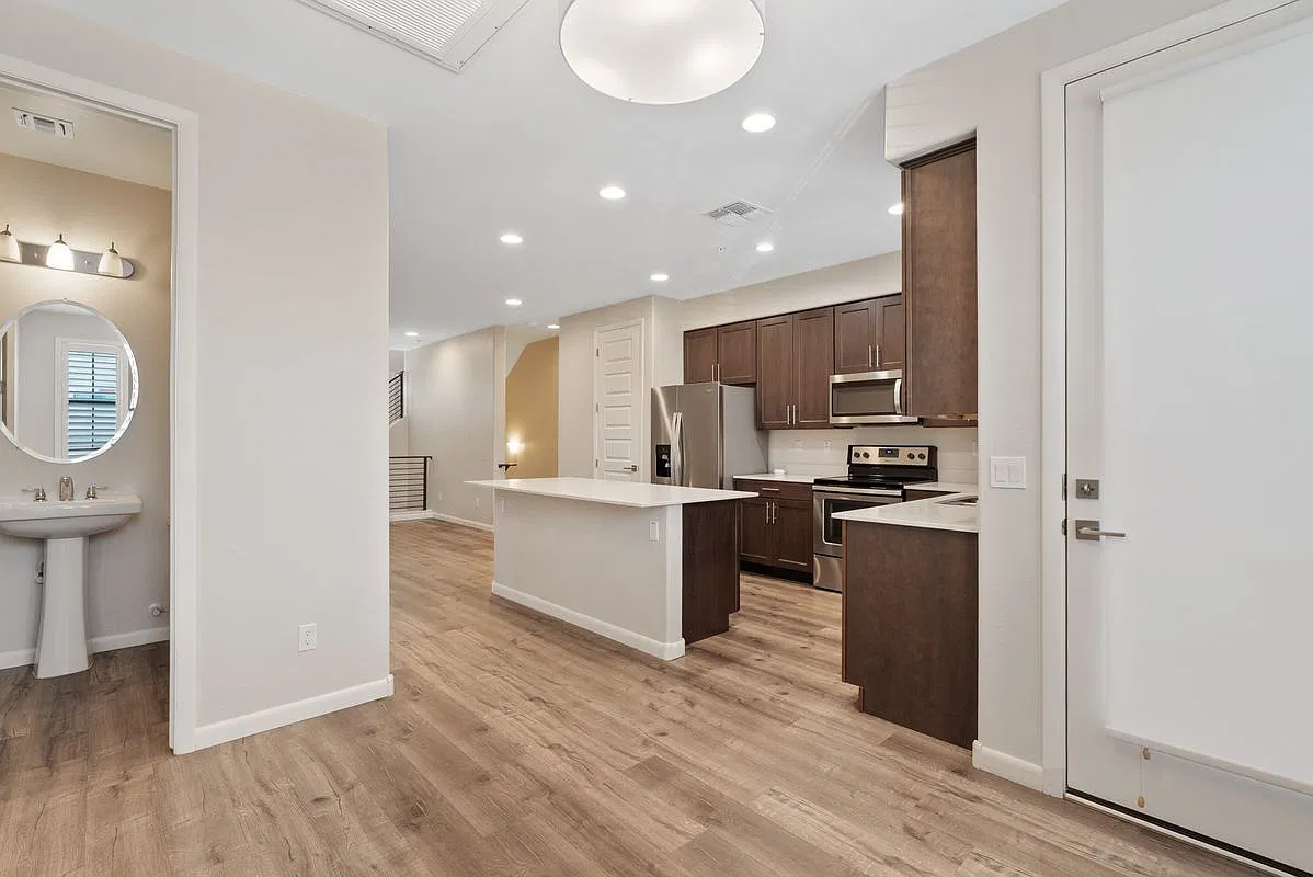 3 bed, 3.5 bath, 1558 sqft, $2,599 — Photo 3