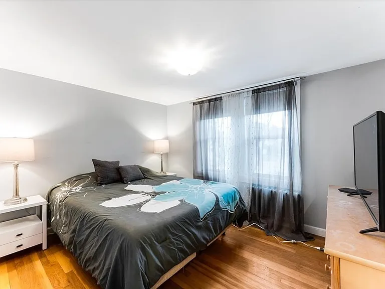 34 Julian Rd — Photo 11