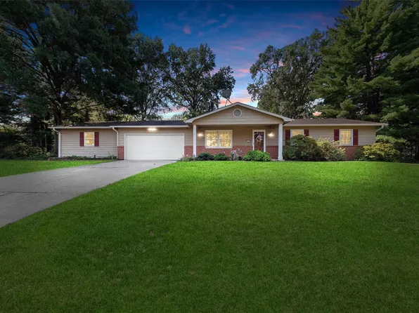 1 Oak Knoll Dr, Saint Charles, MO 63304