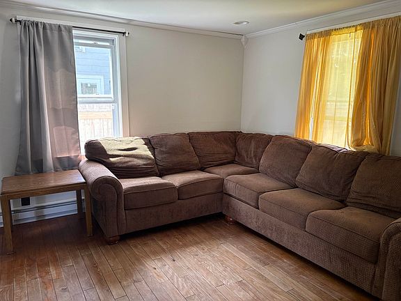 3rd image of 5 Washington St