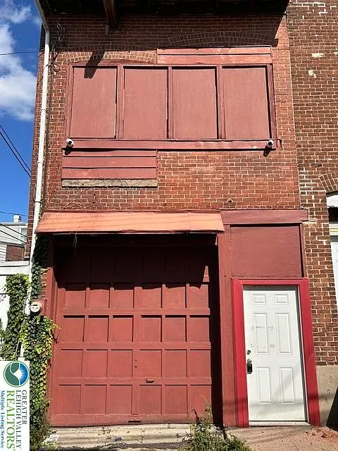 Studio, 900 sqft, $1,200 — Photo 3