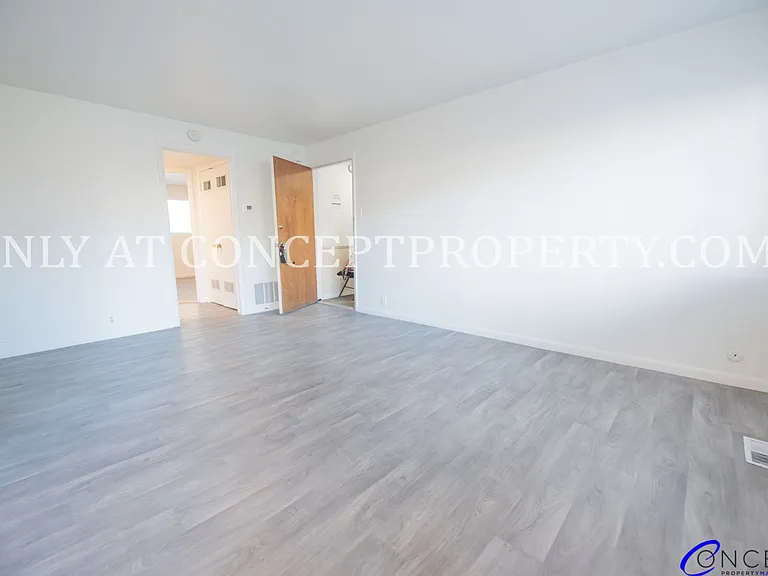 425 E 3rd Ave — Photo 47