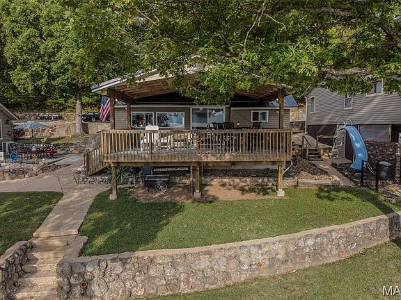 3rd image of 15 Knotty Pine Dr