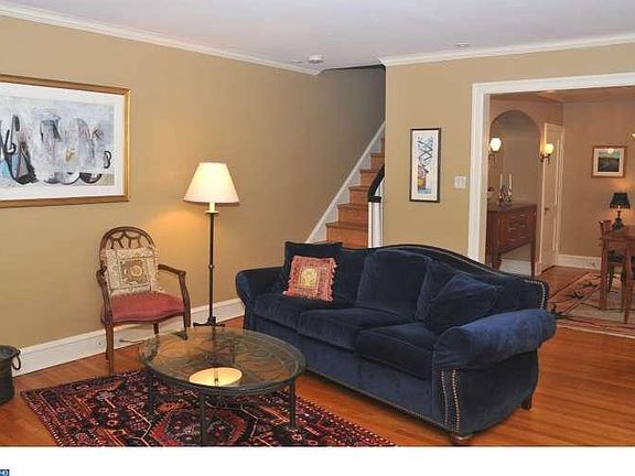 5th image of 48 Woodale Ave