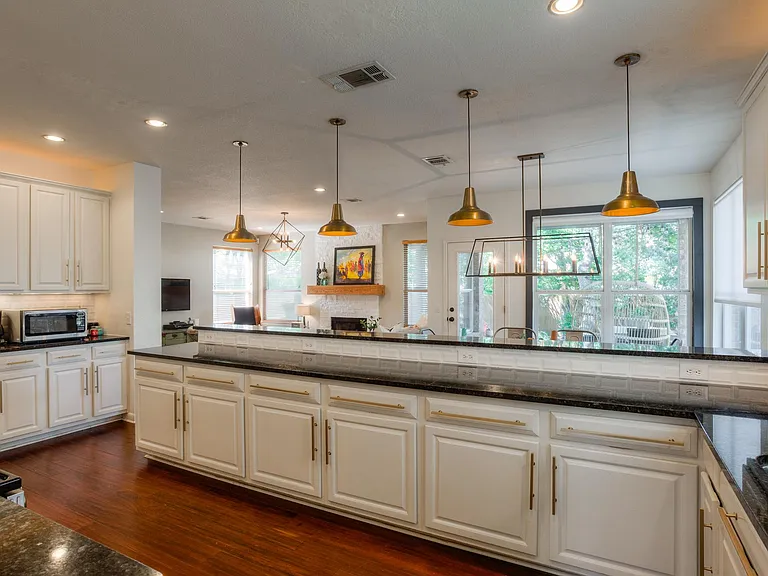 4131 Travis Country Cir — Photo 5