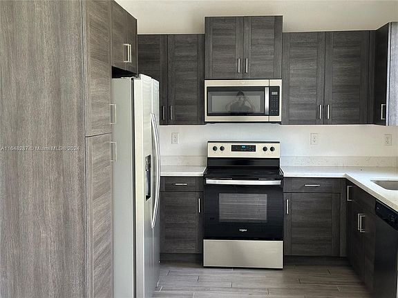 3rd image of 1096 SE 23rd Ave #1093