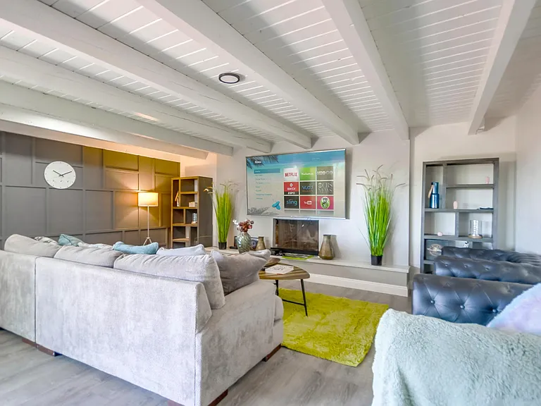 Ready for a cozy movie night? Gather around the flat screen TV for a cinematic experience