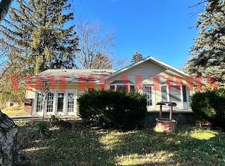 10044 S Saginaw St, Holly, MI 48442