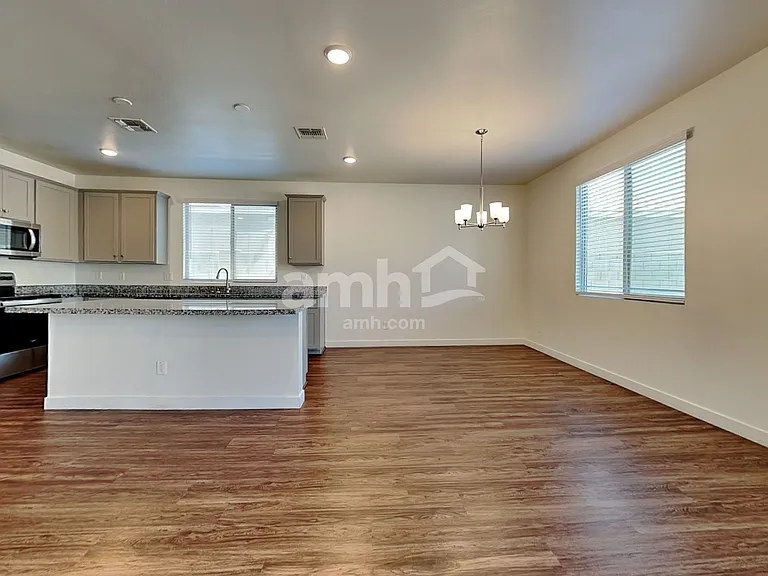 4206 S 105th Dr — Photo 4