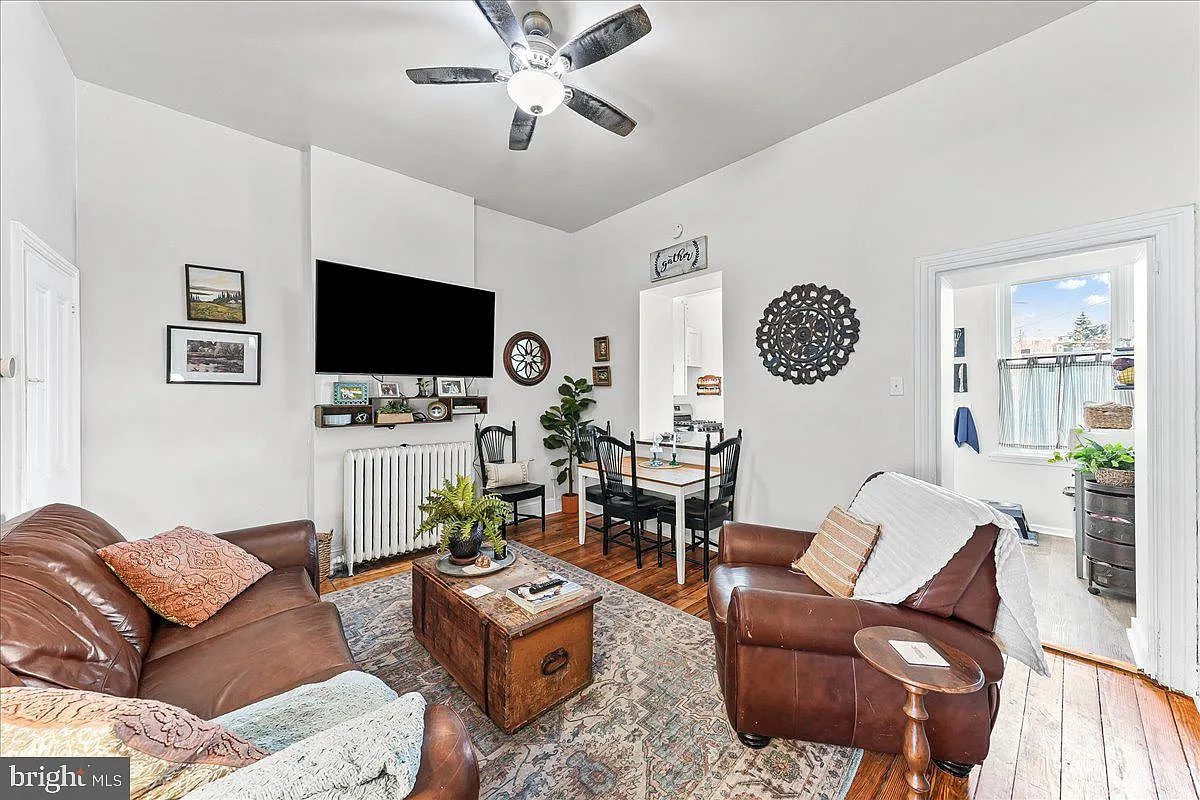 3 bed, 1.5 bath, 1752 sqft, $2,450 — Photo 3
