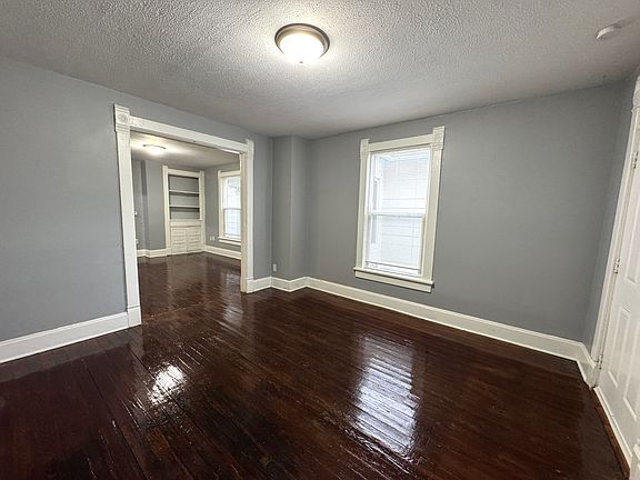 5th image of 640 Marion Ave