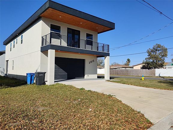 3rd image of 3915 W Robson St