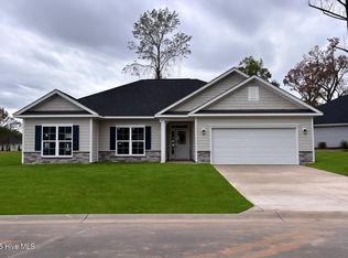 120 Cherry Laurel Dr, Wallace, NC 28466