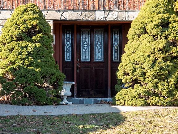 2nd image of 9 Tanglewood Dr