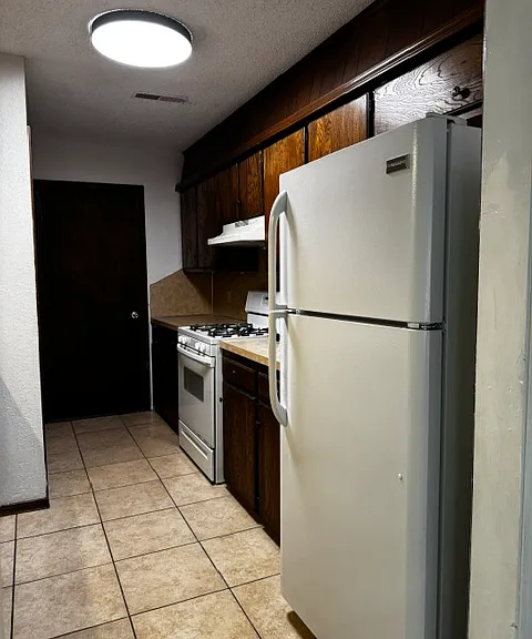 4903 S Gum Ave — Photo 2