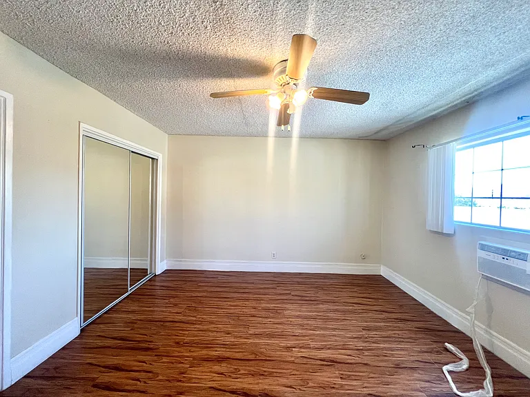 1035 Western Ave #4 — Photo 11