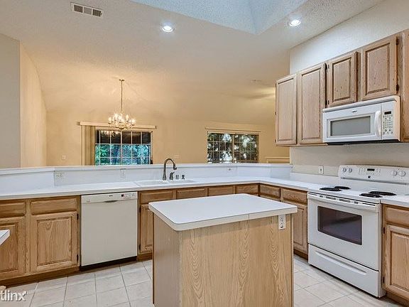 5th image of 609 Blair Dr