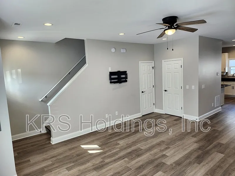 3 bed, 2.5 bath, 1490 sqft, $1,995 — Photo 4