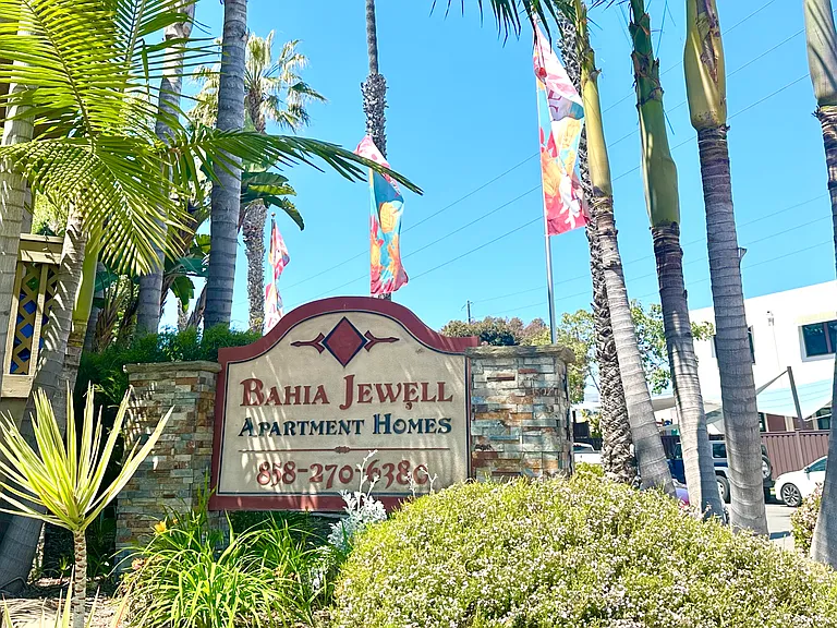 Bahia Jewell Apartments — Photo 3