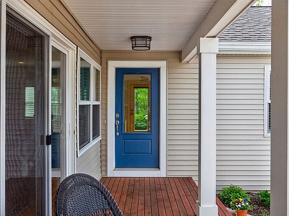2nd image of 31 Thayer Ln #31
