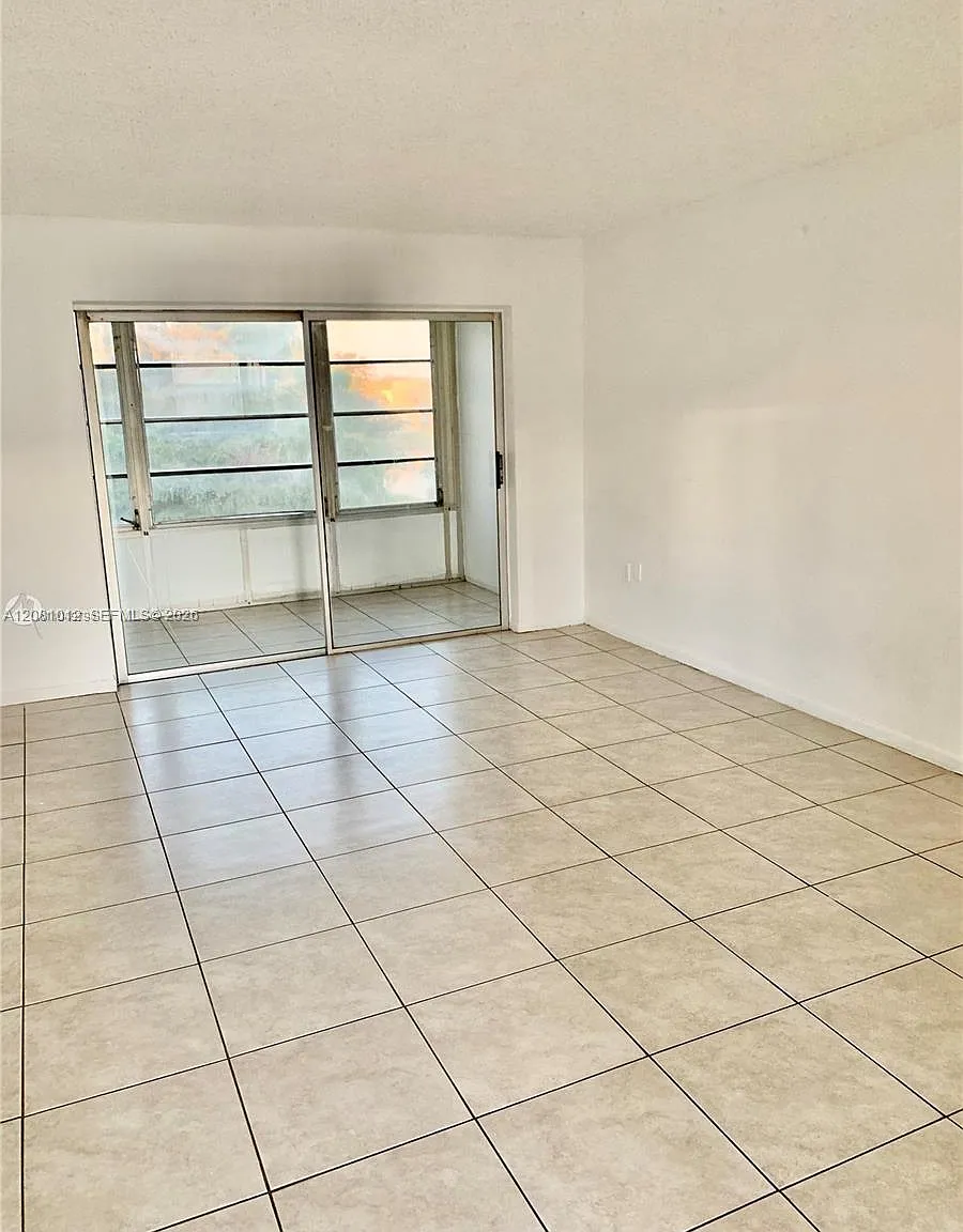 Sunrise Lakes 57 Condo — Photo 1