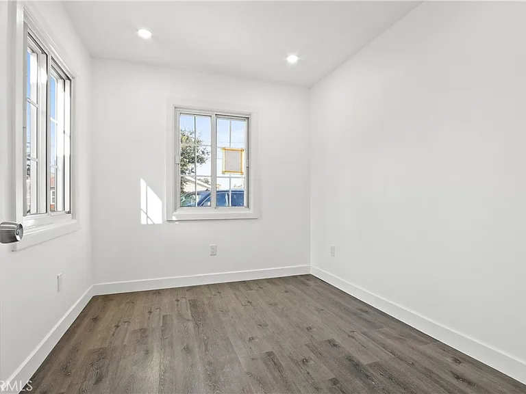 11006 S Truro Ave — Photo 5