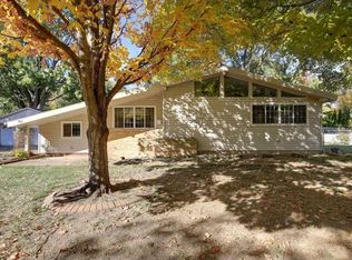 904 Logan Ct, Monticello, IL 61856