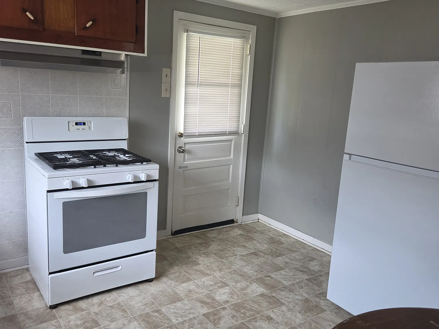 2 bed, 1000 sqft, $1,100 — Photo 2