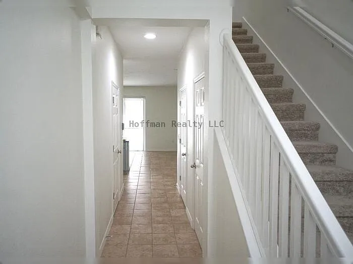 3 bed, 2.5 bath, 1416 sqft, $2,200 — Photo 2