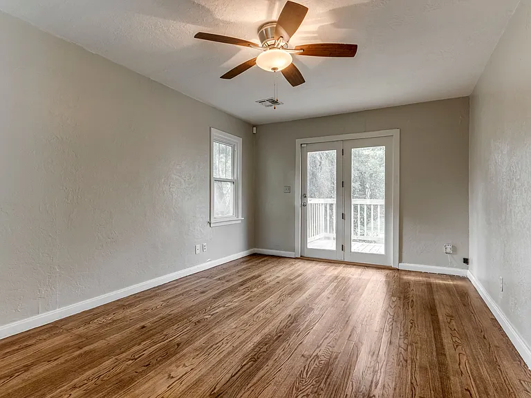 604 Iowa St — Photo 10