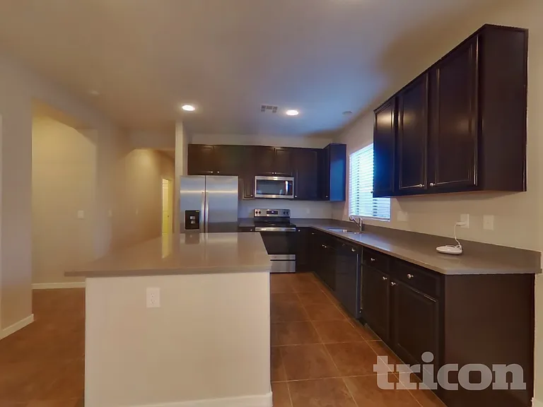 880 W Busa Dr — Photo 5