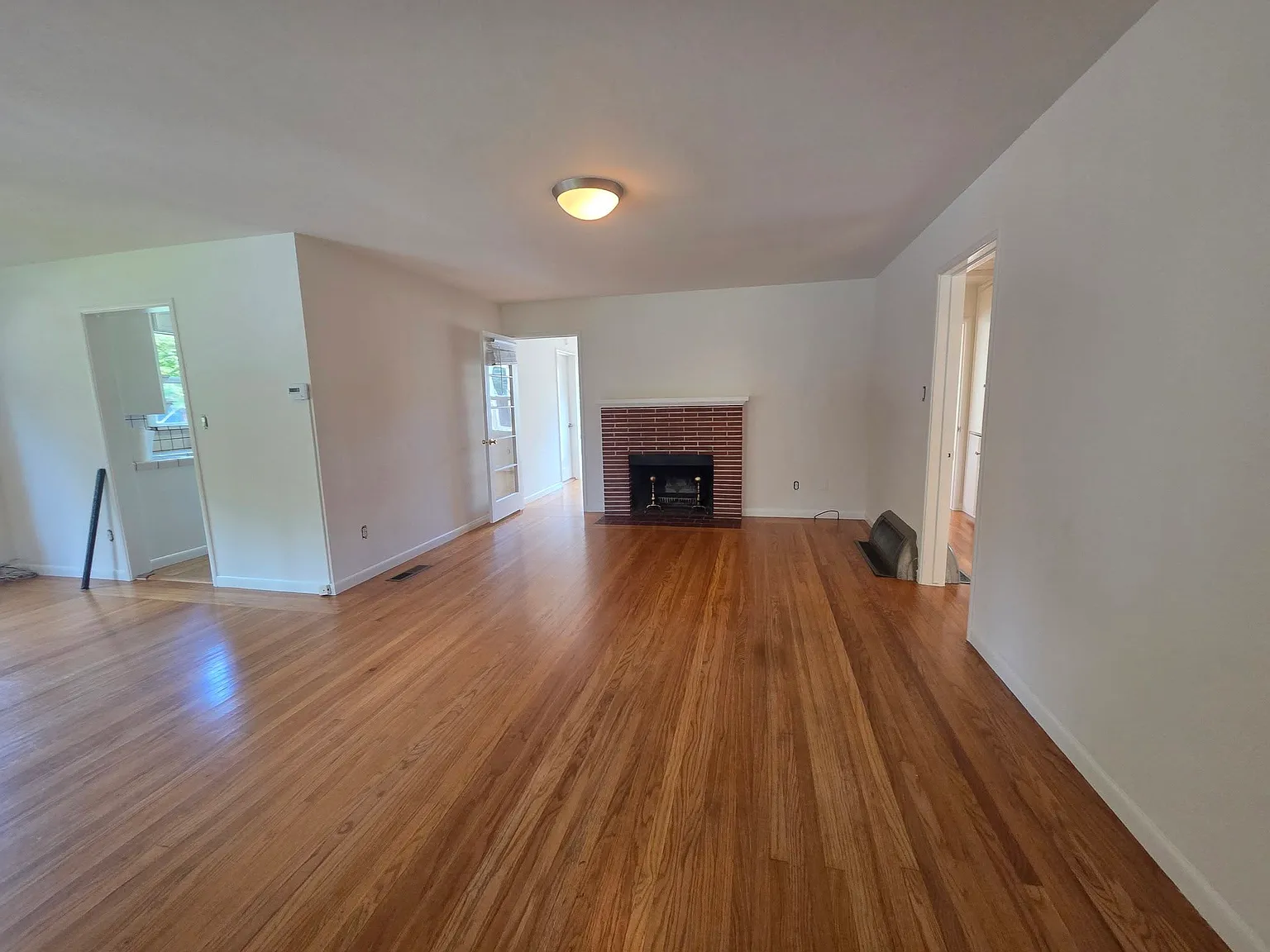 3 bed, 1254 sqft, $3,950 — Photo 4