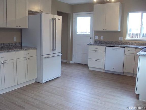 3rd image of 2315 S Knox Ct
