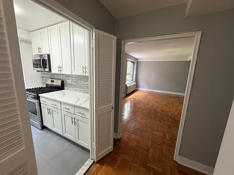 71st Cres — Photo 1